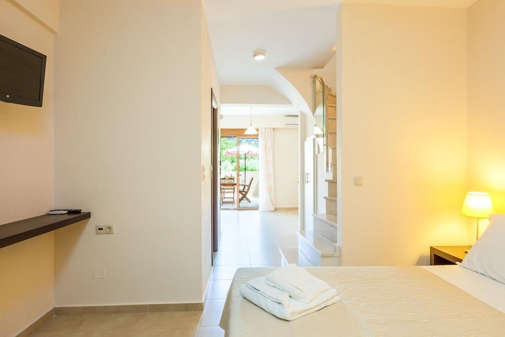 Pantheon Villas & Suites Vlikhádha Eksteriør billede